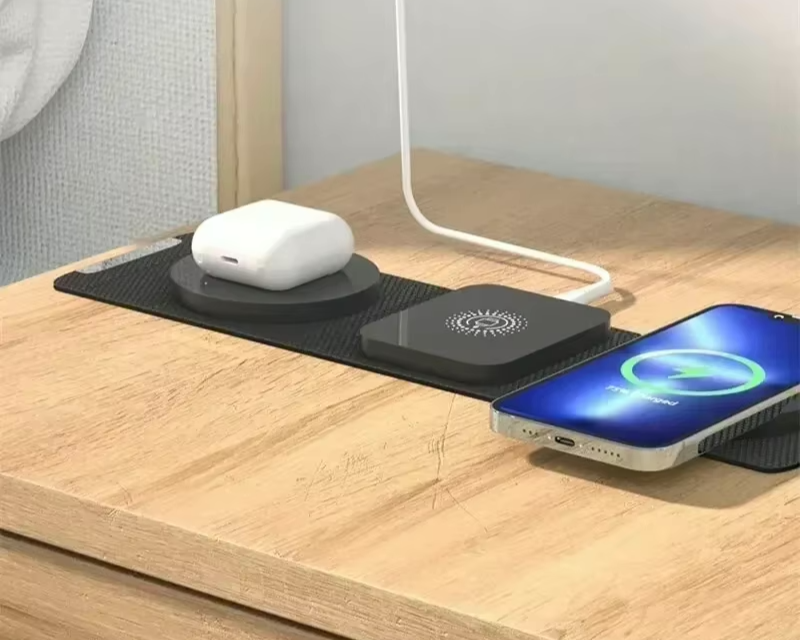 3-in-1 Magnetic Wireless Charging Station